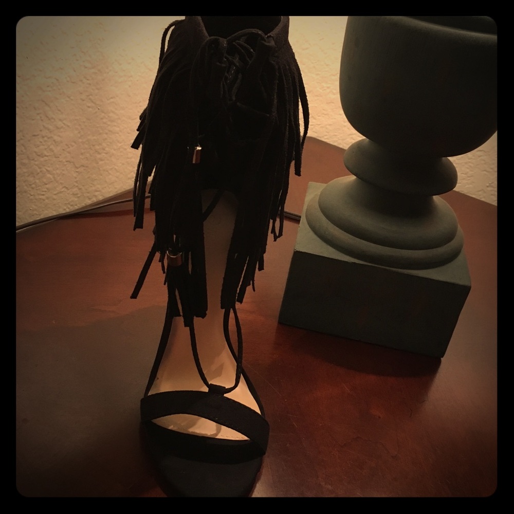 BRAND NEW Lace up fringe suede black heel